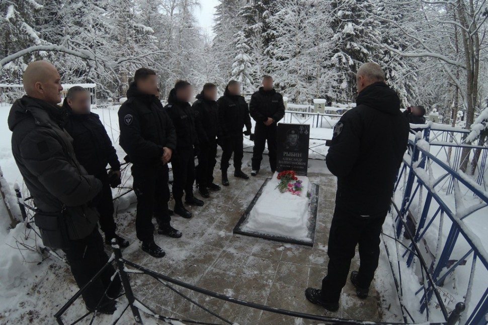В архангельском ОМОН Росгвардии почтили память погибших в Чечне сотрудников